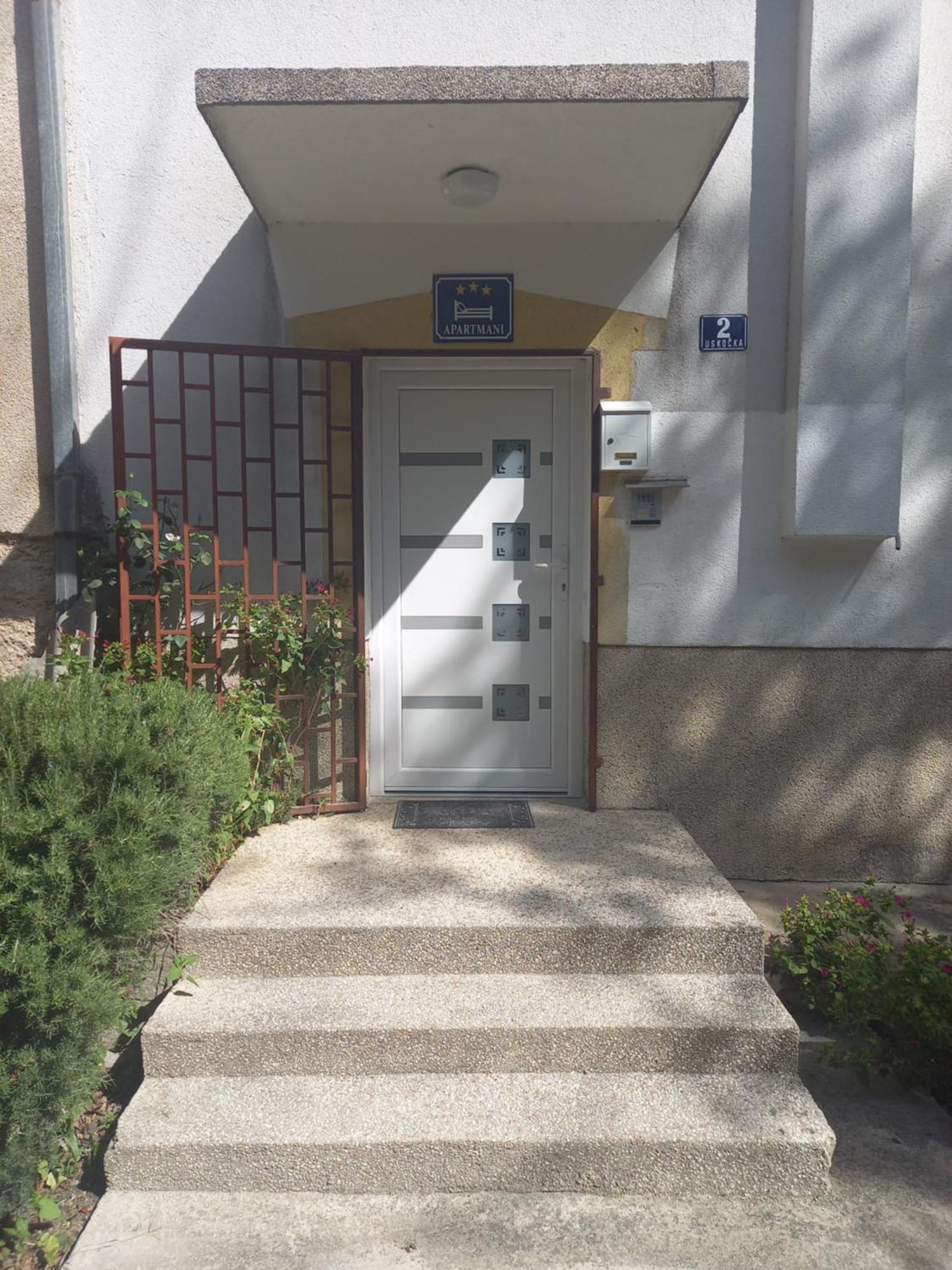 Apartment Central Knin Exteriör bild